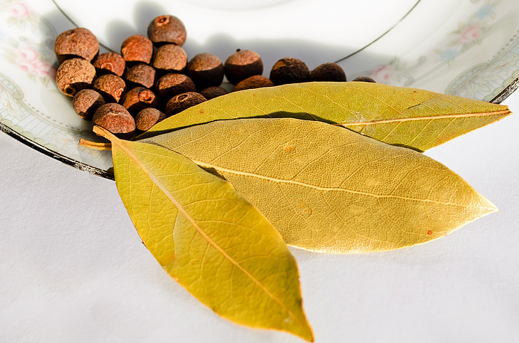 Minor Side Effects of Bay Leaf Tea